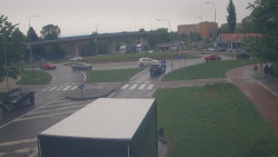 Křižovatka ulic Velká Dlážka a Polní