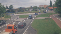 Křižovatka ulic Velká Dlážka a Polní