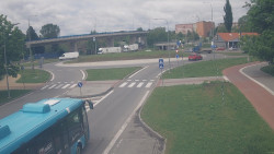 Křižovatka ulic Velká Dlážka a Polní