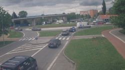 Křižovatka ulic Velká Dlážka a Polní