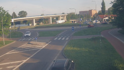 Křižovatka ulic Velká Dlážka a Polní