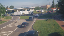 Křižovatka ulic Velká Dlážka a Polní