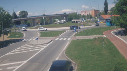 Křižovatka ulic Velká Dlážka a Polní