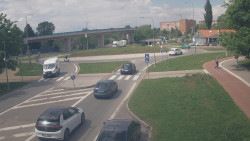 Křižovatka ulic Velká Dlážka a Polní