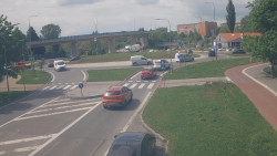 Křižovatka ulic Velká Dlážka a Polní
