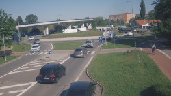 Křižovatka ulic Velká Dlážka a Polní