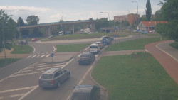 Křižovatka ulic Velká Dlážka a Polní