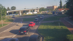 Křižovatka ulic Velká Dlážka a Polní