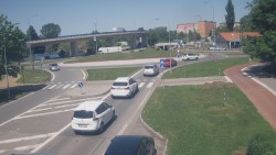 Křižovatka ulic Velká Dlážka a Polní