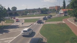 Křižovatka ulic Velká Dlážka a Polní