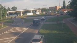 Křižovatka ulic Velká Dlážka a Polní