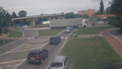 Křižovatka ulic Velká Dlážka a Polní