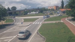 Křižovatka ulic Velká Dlážka a Polní