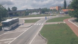 Křižovatka ulic Velká Dlážka a Polní