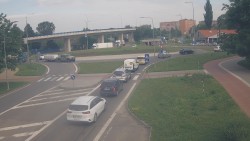 Křižovatka ulic Velká Dlážka a Polní
