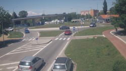 Křižovatka ulic Velká Dlážka a Polní