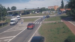 Křižovatka ulic Velká Dlážka a Polní