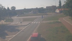 Křižovatka ulic Velká Dlážka a Polní
