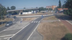 Křižovatka ulic Velká Dlážka a Polní