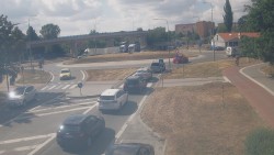 Křižovatka ulic Velká Dlážka a Polní