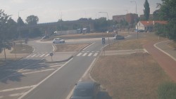 Křižovatka ulic Velká Dlážka a Polní
