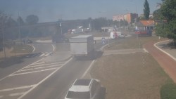 Křižovatka ulic Velká Dlážka a Polní
