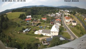 Gemeinde Mikulovice - Blick auf das Jeseníky-Gebirge - 31.7.2026 v 08:45 Gemeinde Mikulovice - Blick auf das Jeseníky-Gebirge - 31.7.2026 v 08:45