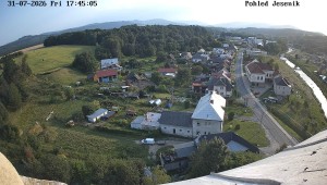 Gemeinde Mikulovice - Blick auf das Jeseníky-Gebirge - 31.7.2026 v 18:45 Gemeinde Mikulovice - Blick auf das Jeseníky-Gebirge - 31.7.2026 v 18:45