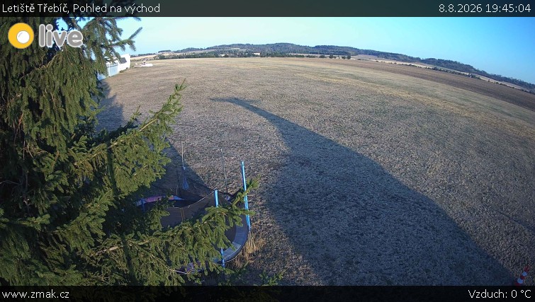 Lotnisko Třebíč - Widok na wschód - 8.8.2026 v 19:45