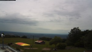 Kozákov - Blick nach Süden, Burg Trosky - 16.6.2026 v 13:45 Kozákov - Blick nach Süden, Burg Trosky - 16.6.2026 v 13:45