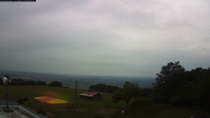 Kozákov - Blick nach Süden, Burg Trosky - 16.6.2026 v 14:45 Kozákov - Blick nach Süden, Burg Trosky - 16.6.2026 v 14:45