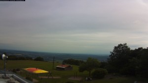 Kozákov - Blick nach Süden, Burg Trosky - 16.6.2026 v 16:45 Kozákov - Blick nach Süden, Burg Trosky - 16.6.2026 v 16:45