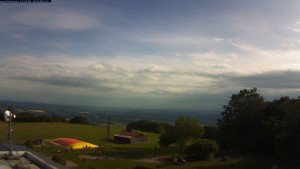 Kozákov - Blick nach Süden, Burg Trosky - 16.6.2026 v 17:45 Kozákov - Blick nach Süden, Burg Trosky - 16.6.2026 v 17:45