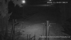 Ski areál Chotouň - Sjezdovka - 15.11.2025 v 01:45 Ski areál Chotouň - Sjezdovka - 15.11.2025 v 01:45