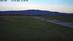 Pojezdová dráha, Runway