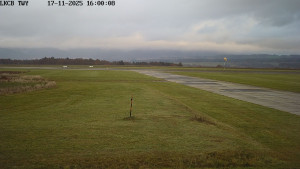 Letiště Cheb - Pojezdová dráha, Runway - 17.11.2025 v 16:00 Letiště Cheb - Pojezdová dráha, Runway - 17.11.2025 v 16:00