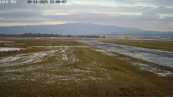 Pojezdová dráha, Runway