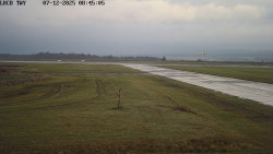 Pojezdová dráha, Runway