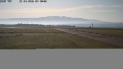 Pojezdová dráha, Runway