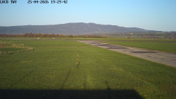 Pojezdová dráha, Runway