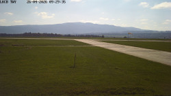 Pojezdová dráha, Runway