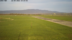 Pojezdová dráha, Runway