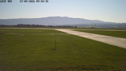 Pojezdová dráha, Runway