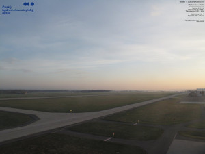 Letišti Ostrava Mošnov - Runway - 5.4.2026 v 06:45 Letišti Ostrava Mošnov - Runway - 5.4.2026 v 06:45