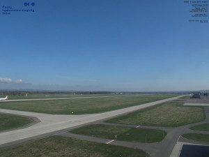 Letišti Ostrava Mošnov - Runway - 5.4.2026 v 09:45 Letišti Ostrava Mošnov - Runway - 5.4.2026 v 09:45