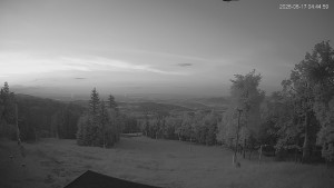 Skigebiet Alšovka – Měděnec - Oberer Teil der Skipisten - 17.6.2026 v 04:45 Skigebiet Alšovka – Měděnec - Oberer Teil der Skipisten - 17.6.2026 v 04:45