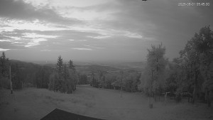 Skigebiet Alšovka – Měděnec - Oberer Teil der Skipisten - 1.8.2026 v 05:45 Skigebiet Alšovka – Měděnec - Oberer Teil der Skipisten - 1.8.2026 v 05:45